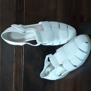 NWB, Mushrooms sandals